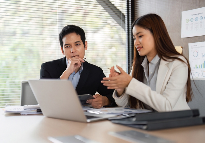 Pháp lý và dịch vụ hỗ trợ đầu tư